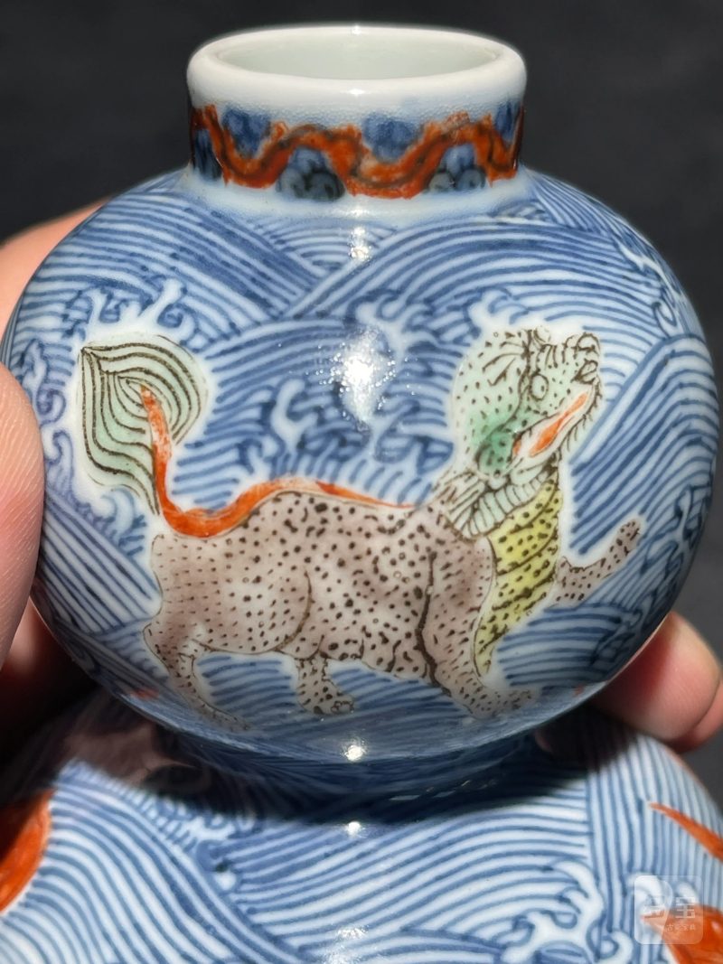 清晚期 青花五彩海兽纹葫芦瓶一对 - 图7